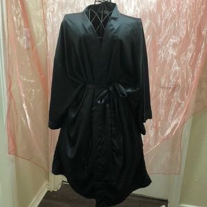 Claire’s 3/4 Sleeve Black Lightweight Robe